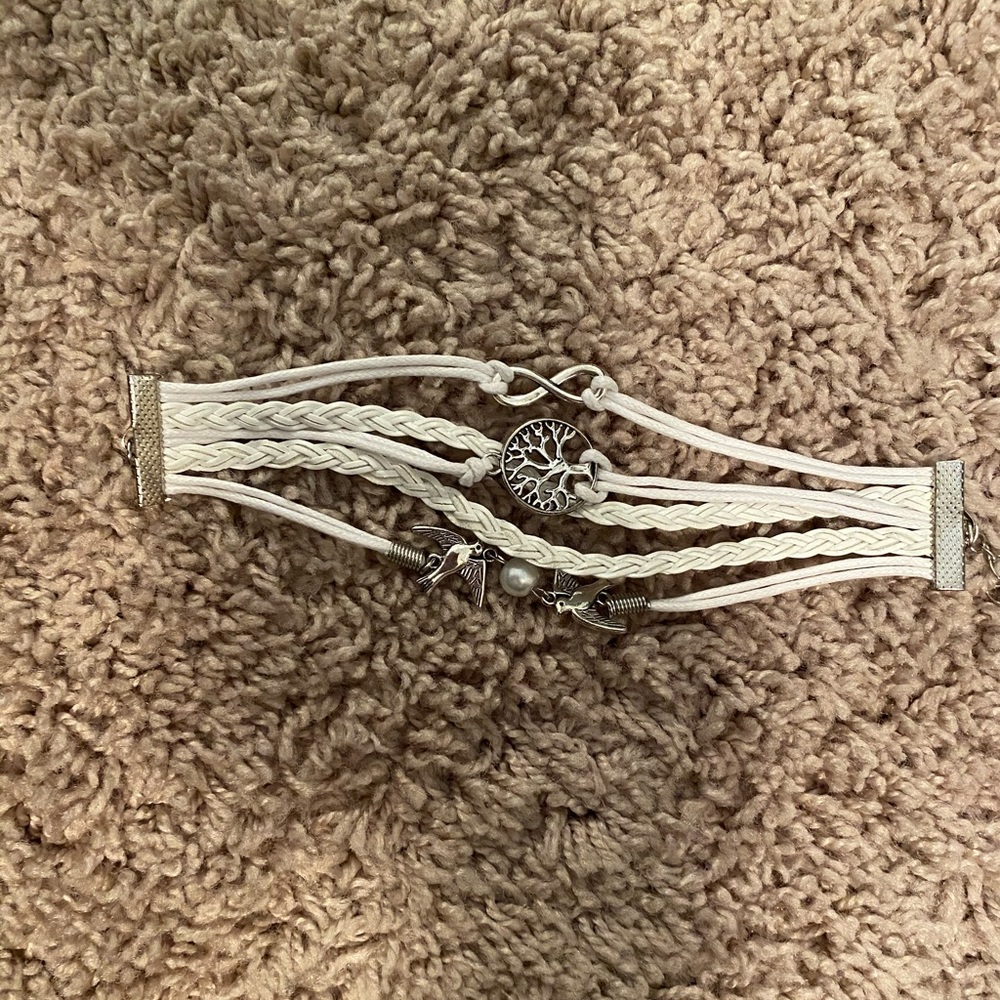 White bracelet - Picture 2 of 3